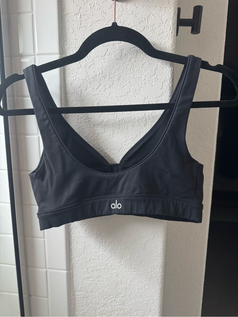 ALO Yoga Black V-Neck Athletic Sports Bra